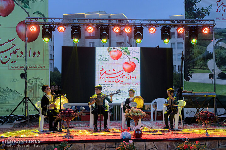 ‘Apple festival’ showcases Maragheh's flourishing tourism, economy
