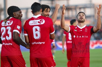 بازی تیم فوتبال پرسپولیس و استقلال خوزستان