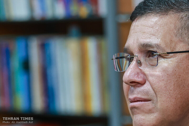 Tehran Times hosts Venezuelan envoy to expand bilateral cooperation