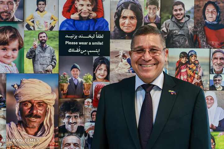 Tehran Times hosts Venezuelan envoy to expand bilateral cooperation