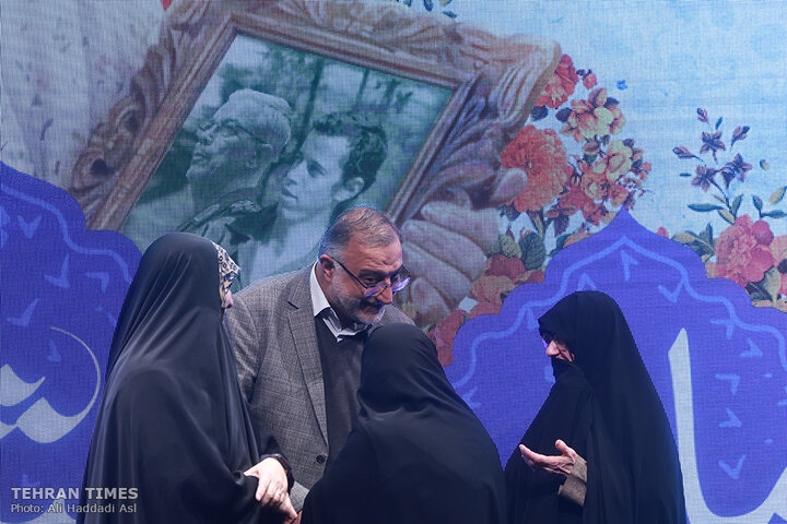 Tehran honors mothers of martyrs in solemn ceremony