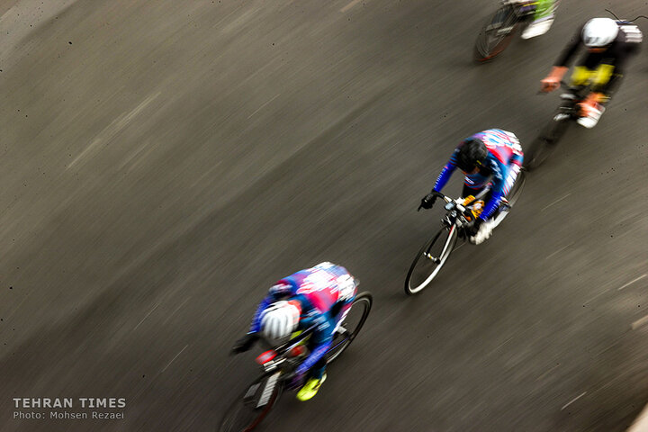 Tehran holds cycling race to promote clean transportation