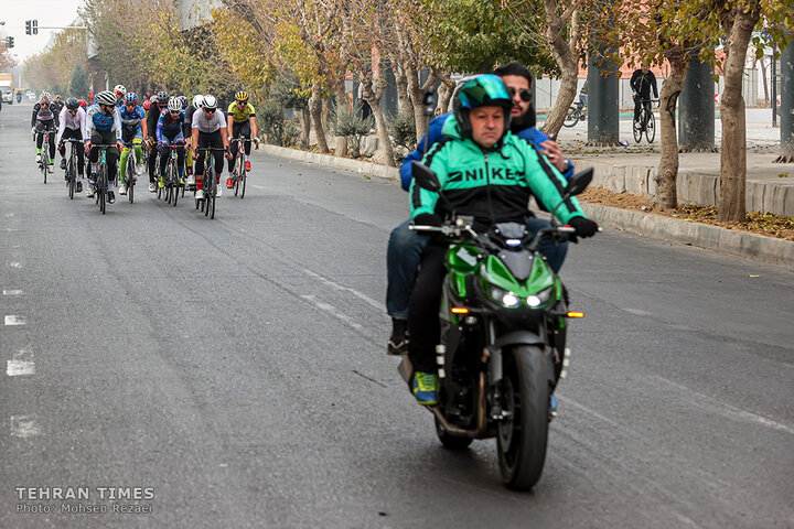 Tehran holds cycling race to promote clean transportation
