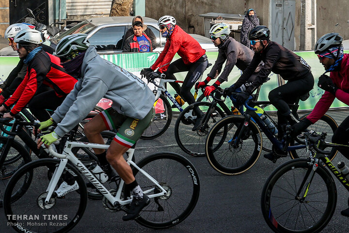 Tehran holds cycling race to promote clean transportation