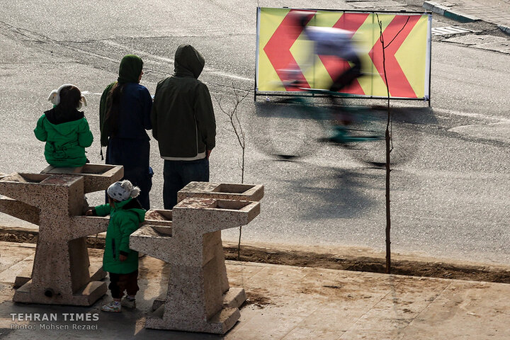 Tehran holds cycling race to promote clean transportation