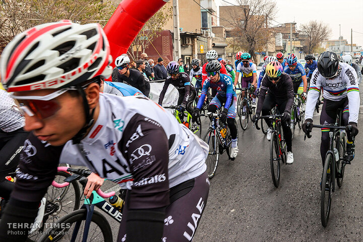 Tehran holds cycling race to promote clean transportation