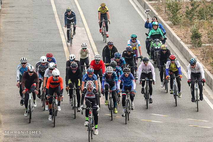 Tehran holds cycling race to promote clean transportation