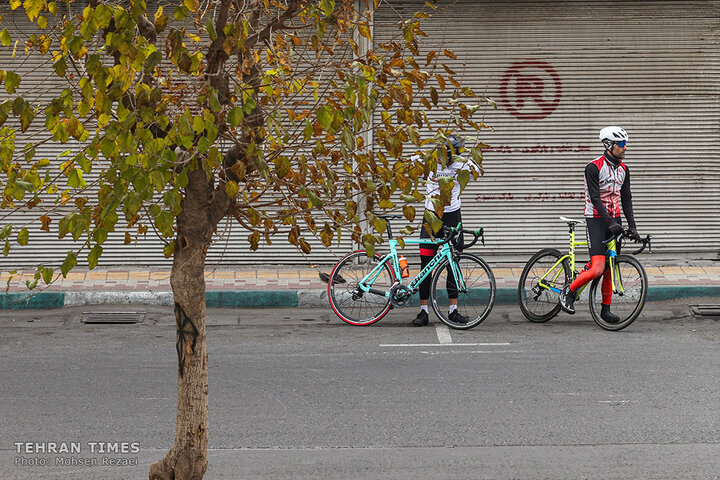 Tehran holds cycling race to promote clean transportation