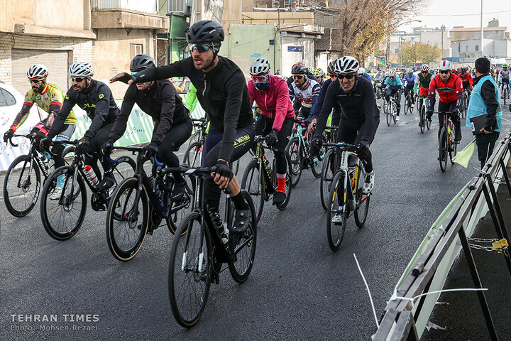 Tehran holds cycling race to promote clean transportation