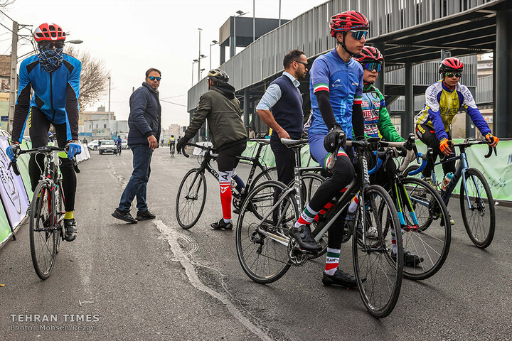 Tehran holds cycling race to promote clean transportation