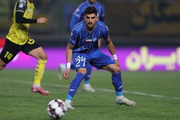 تیم های فوتبال سپاهان و استقلال - حسین گودرزی