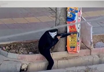 An armed ‘protester’ firing shots at security forces and people in Kermanshah 