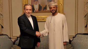 Iranian Foreign Minister Seyed Abbas Araghchi (L) holds a meeting with Omani counterpart Sayyid Badr bin Hamad Al Busaidi in Muscat on February 6, 2026. (Photo by Iran’s Foreign Ministry)
