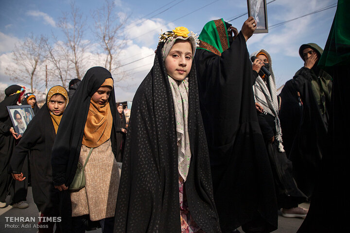 Kashmiris march in support of the Leader of the Islamic Revolution