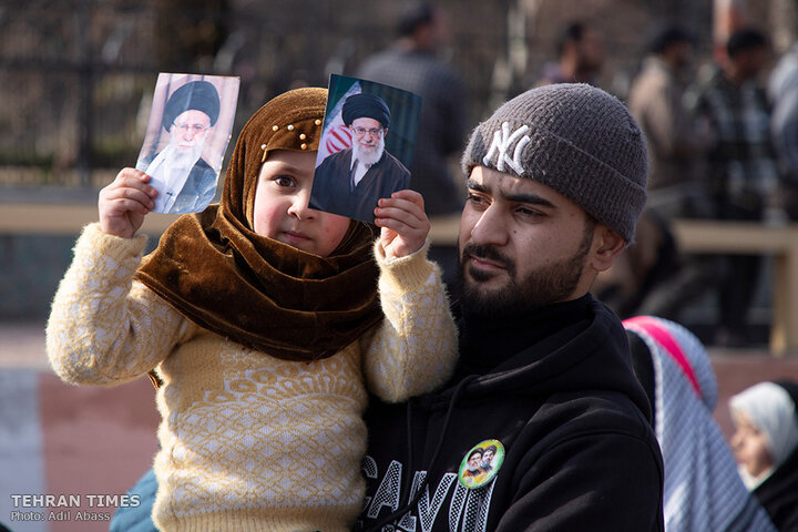 Kashmiris march in support of the Leader of the Islamic Revolution
