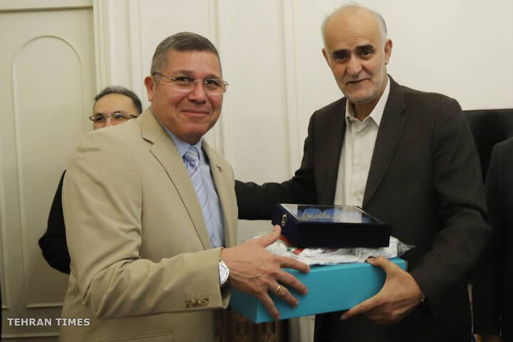 Uruguay presents football shirts to Iran in gesture of sporting friendship