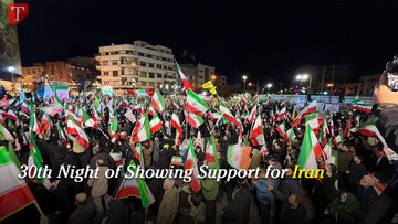 Iranians show their solidarity for the 30th night