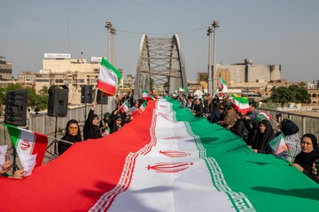 Iranian citizens form human chains on a bridge in the southern city of Ahvaz on April 7, 2026, following Trump’s threat to strike Iranian infrastructure en masse