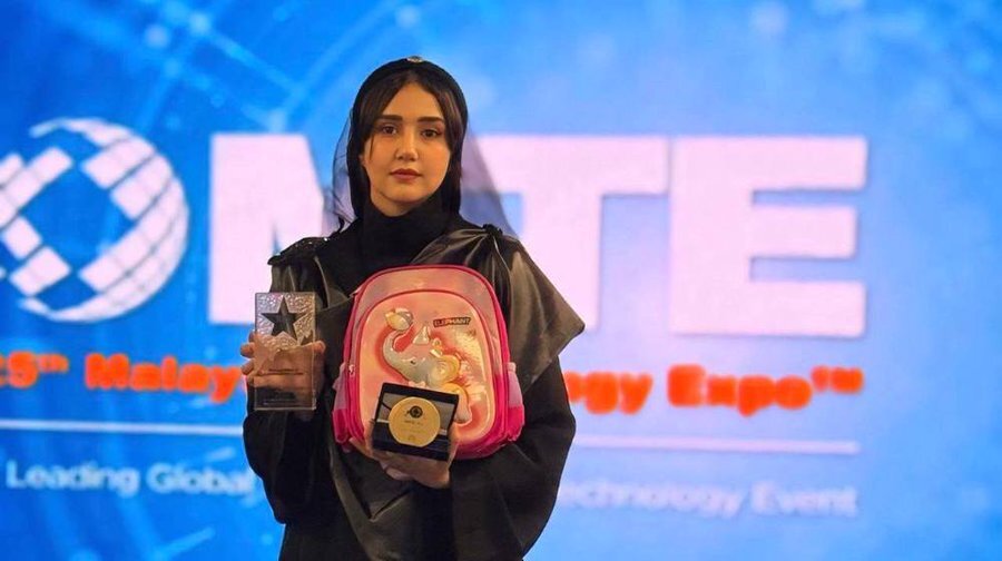 Iranian inventor dedicates intl. award to Minab martyred schoolgirls