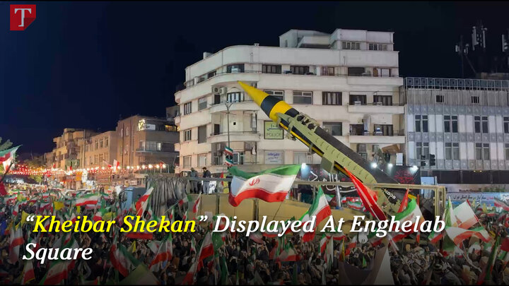 “Kheibar Shekan” Displayed At Enghelab Square