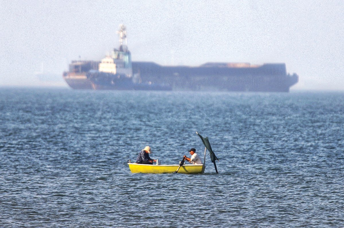 Trump opens Hormuz Strait in his dreams