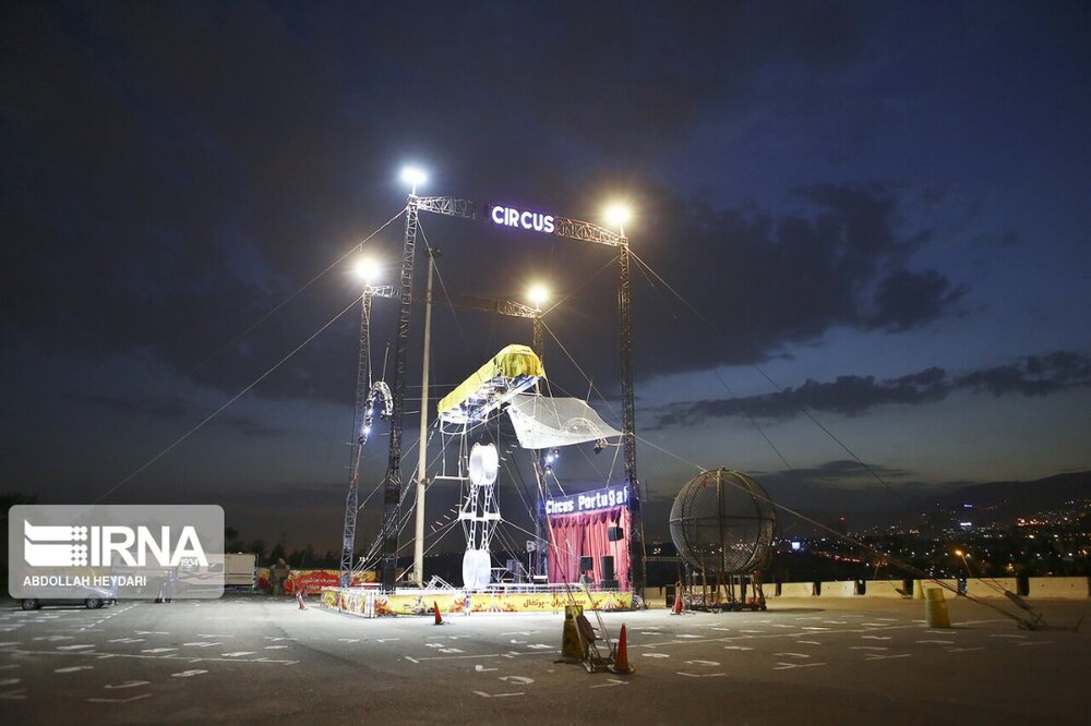 Drive-in circus underway in Tehran amid pandemic