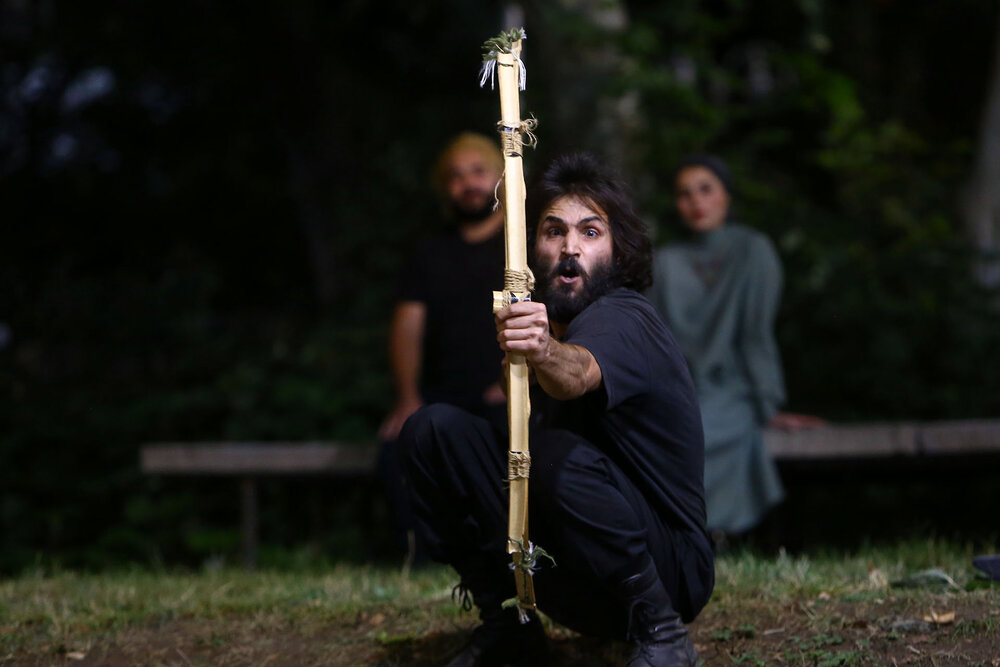 A thespian performs in a scene from “Stories from the Land of Wise Men” in Tehran’s Niavaran Park. (IRNA/Marzieh Soleimani)
