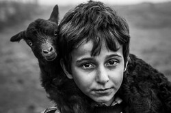 “Bold” by Iranian photographer Amin Mahdavi won the FIAP Gold Medal at the 1st Somoni International Exhibition of Photography in Dushanbe, Tajikistan.