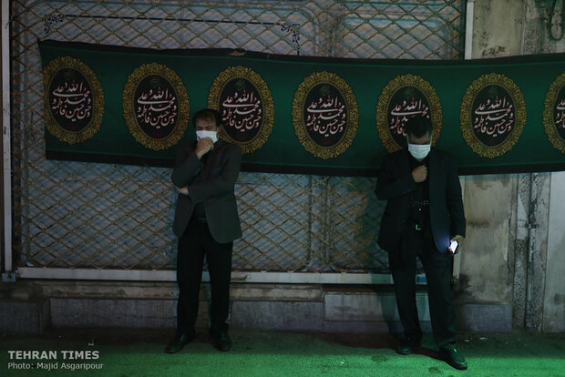 Eulogist observes symbolic social distancing in Muharram mourning
