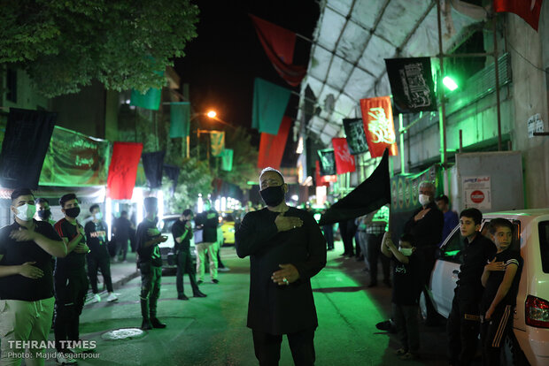 Eulogist observes symbolic social distancing in Muharram mourning