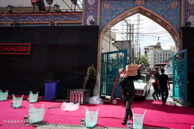 Tehran shrine delivers food products to the needy