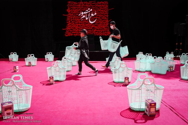 Tehran shrine delivers food products to the needy