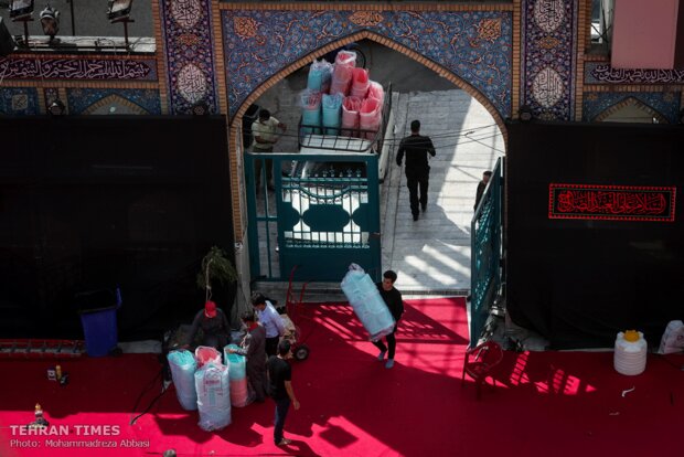Tehran shrine delivers food products to the needy