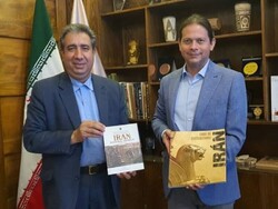 Nicaraguan envoy visits National Museum of Iran, urges deepening cultural ties