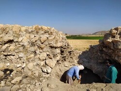 Islamic-era engraved potteries unearthed in Iran