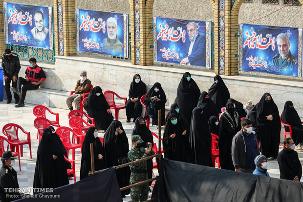 Martyred nuclear scientist Mohsen Fakhrizadeh laid to rest in Tehran mosque 