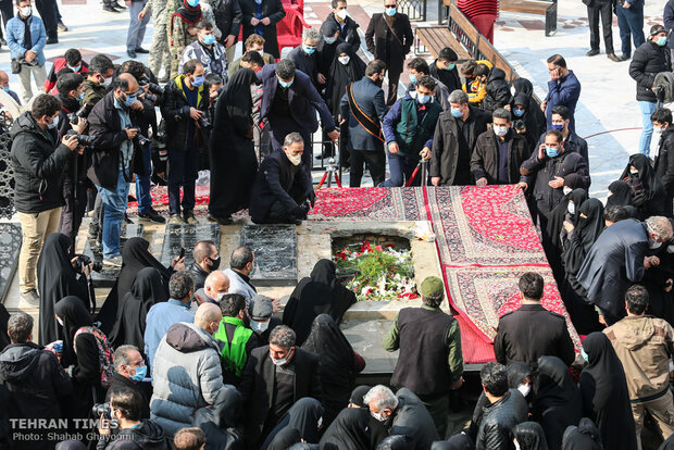 Martyred nuclear scientist Mohsen Fakhrizadeh laid to rest in Tehran mosque 