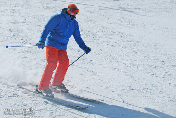 Para skiers compete in Dizin