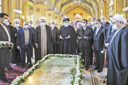 Judicial officials visit Imam Khomeini shrine to renew loyalty to ideals of Islamic Revolution
