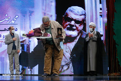 A winner bows before the audience after being honored at the 12th Revolution Poetry and Fiction Festival at the Andisheh Hall of the Art Bureau in Tehran on February 15, 2021. (Mehr/Saeidreza Razavi)