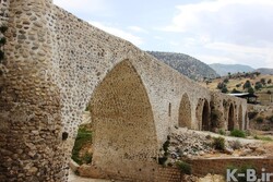 Quake opens up two deep cracks in historical bridge