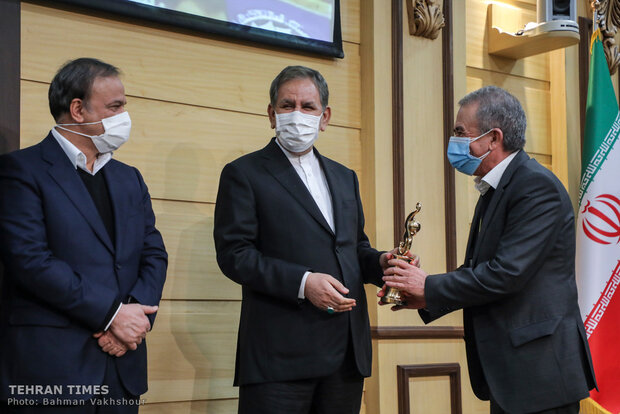 Iranian exemplary exporters honored