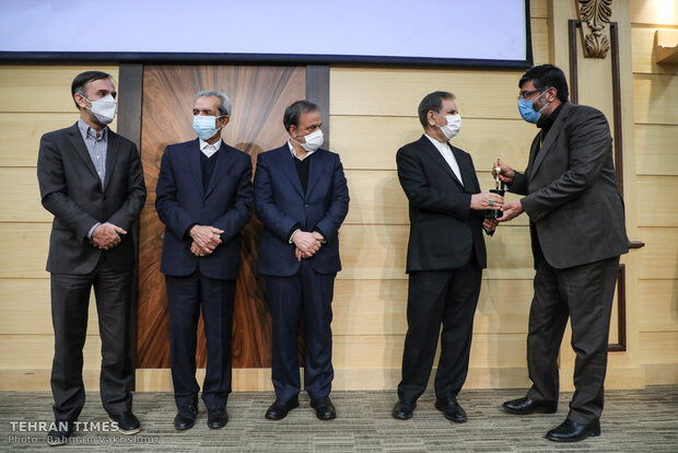 Iranian exemplary exporters honored