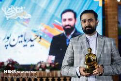Author Vahid Yaminpur accepts the award for the Islamic Revolution Artist of the Year at the Art Bureau on April 12, 2021. (Mehr/Saeidreza Razavi)