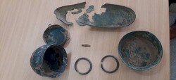 Iranian police seize ancient relics from smuggler