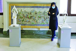 An exhibition of sculptures opened at the Lorzadeh Gallery of the Iranian Academy of Arts on Monday to highlight Iranian women’s self-sacrifices during the 1980-1988 Iran-Iraq war.