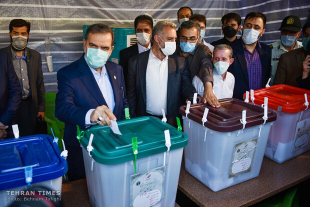 Prominent political figures cast votes for the presidential and council elections