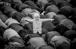 “Girl Flies in Prayer” by Iranian photographer Ahmad Khatiri won the FIAP Gold Medal - FIAP blue ribbon J2 at the Vernon-Normandy Photograph Exhibition in France.