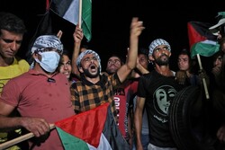 Israel kills Palestinian in Gaza protests