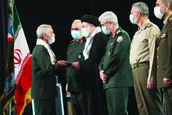Iran president showers wartime veterans with praise